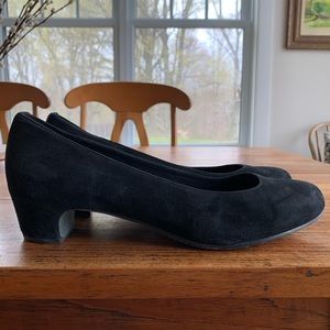 Eileen Fisher Vero Cuoio black suede pump